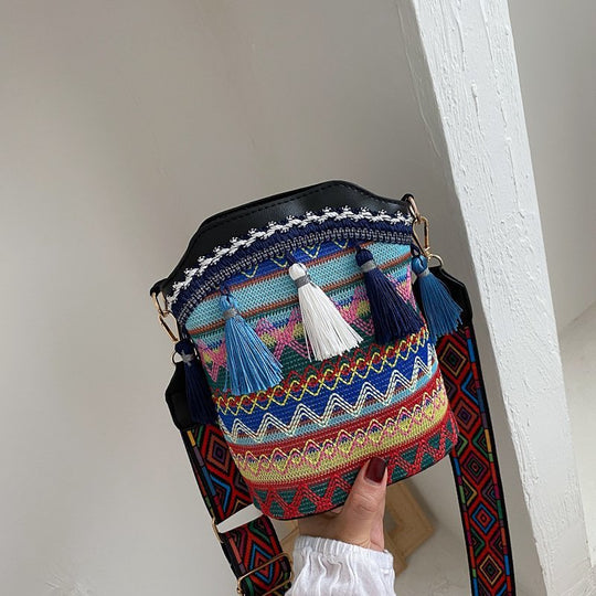 Damen modische Umhängetasche mit bunten Stickereien und Quasten Nord Taschen