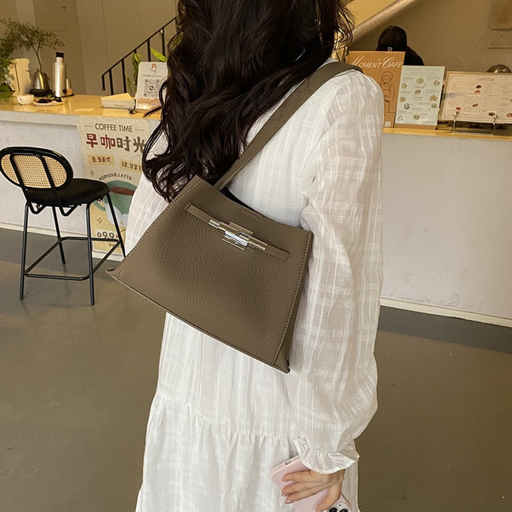 Damen Umhängetasche aus strukturiertem Leder mit modernem Design Nord Taschen