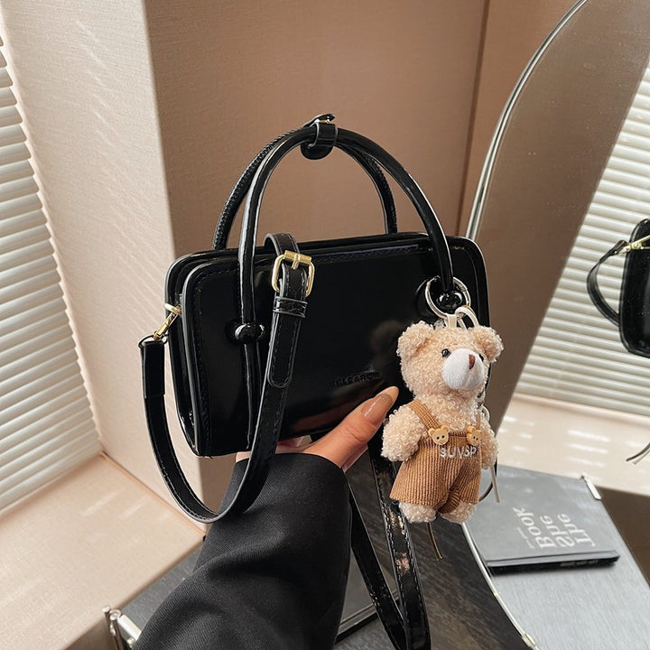 Damen Mini-Handtasche mit niedlichem Bärenanhänger Nord Taschen