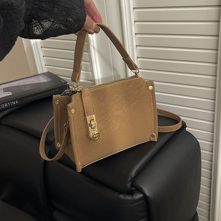 Damen Handtasche mit elegantem Reißverschluss und modernem Detail Nord Taschen