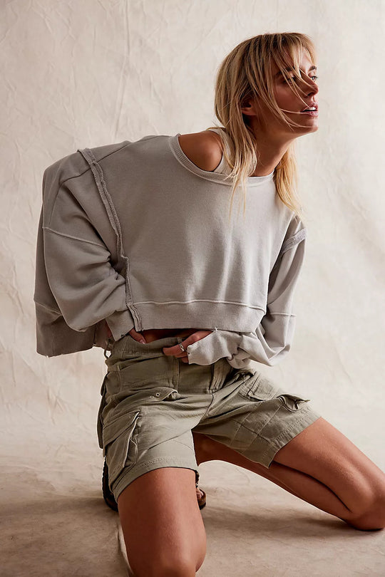Damen cropped Oversize-Sweatshirt mit Daumenloch, fransigem Saum und weitem Raglanärmel Nord Taschen