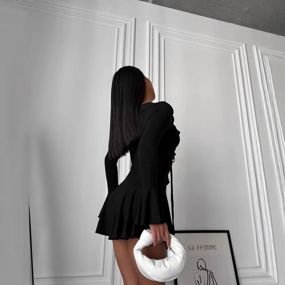 Damen Figurbetontes Rüschen‑Minikleid mit V‑Ausschnitt, Bindeband und Glockenärmeln Nord Taschen