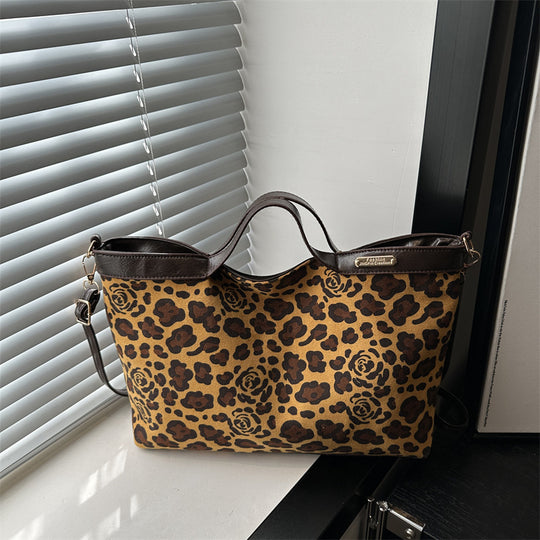 Damen Henkeltasche aus hochwertigem Kunstleder mit klippbarem Schulterriemen Nord Taschen