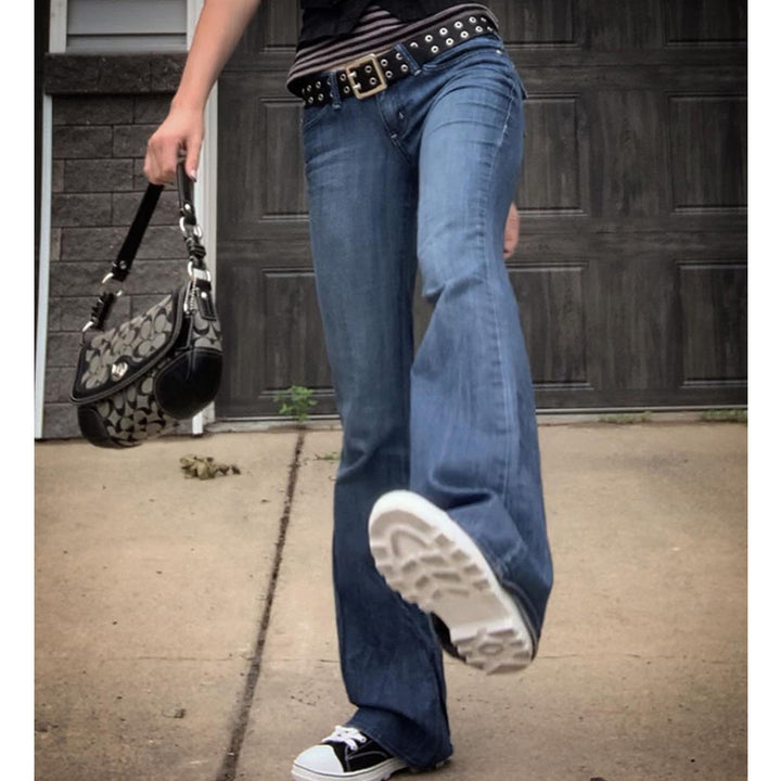 Damen tief sitzende Schlagjeans mit schmaler Oberschenkelpartie und weitem Saum Nord Taschen