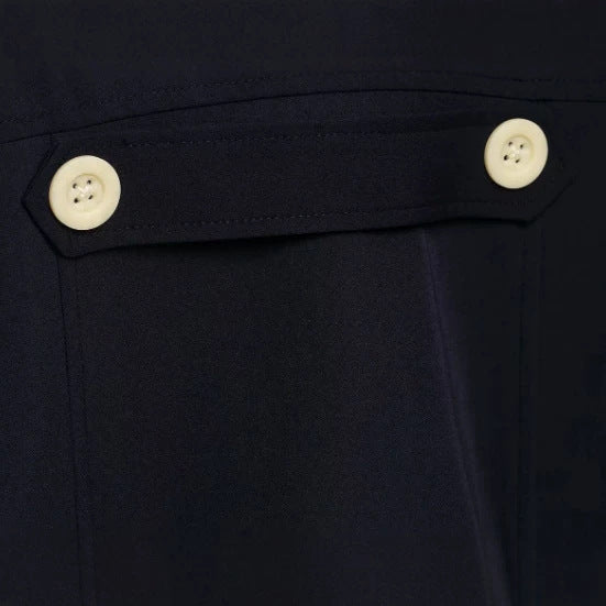 Damen Taillierte Cropped‑Fieldjacke im Blousonstil mit Schulterklappen und aufgesetzten Pattentaschen Nord Taschen