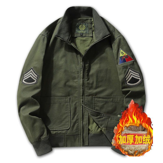 Herren Canvas‑Bomberjacke im Worker‑Blousonstil mit Abzeichen‑Patches und geripptem Kragen Nord Taschen