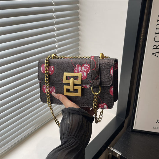 Damen Clutch mit elegantem Kettenriemen Nord Taschen