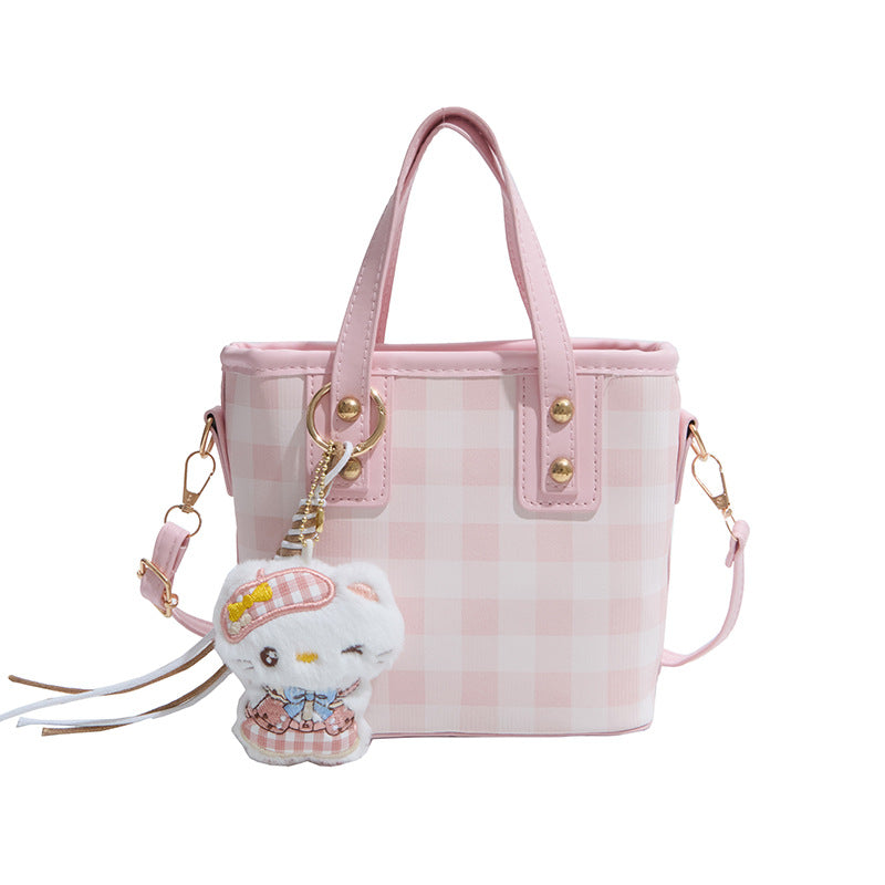 Damen Mini-Handtasche mit kariertem Design und verspieltem Anhänger Nord Taschen