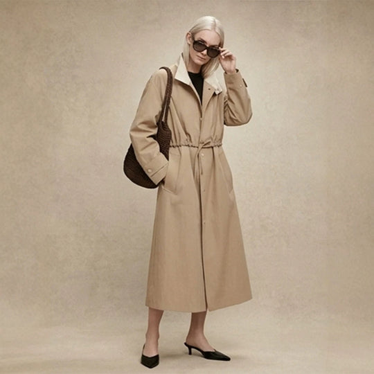 Damen Taillierter Mantel im Trenchcoat‑Stil mit Kordelzug‑Taille und Kontrastkragen Nord Taschen