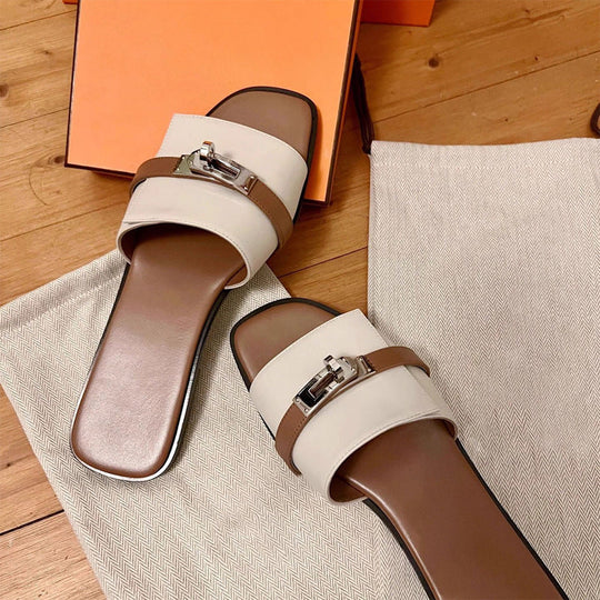 Damen Stylische Flache Sandalen mit modischem Schnallenakzent