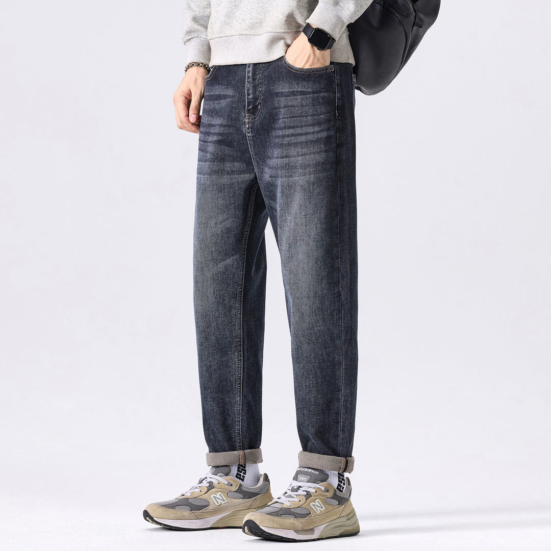 Herren konisch geschnittene Denimhose mit mittlerer Leibhöhe, relaxed Fit und dezenter Used-Optik Nord Taschen