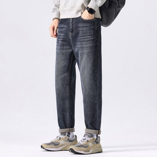 Herren konisch geschnittene Denimhose mit mittlerer Leibhöhe, relaxed Fit und dezenter Used-Optik Nord Taschen