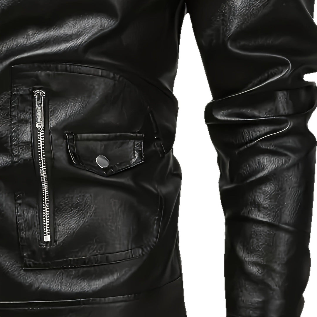 Herren Asymmetrische Bikerjacke aus Kunstleder mit gesteppten Schulterpaddings und Utility‑Taschen Nord Taschen