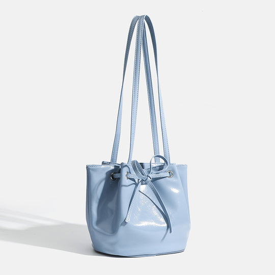 Damen Beuteltasche mit modischem Kordelzug und glänzender Oberfläche Nord Taschen