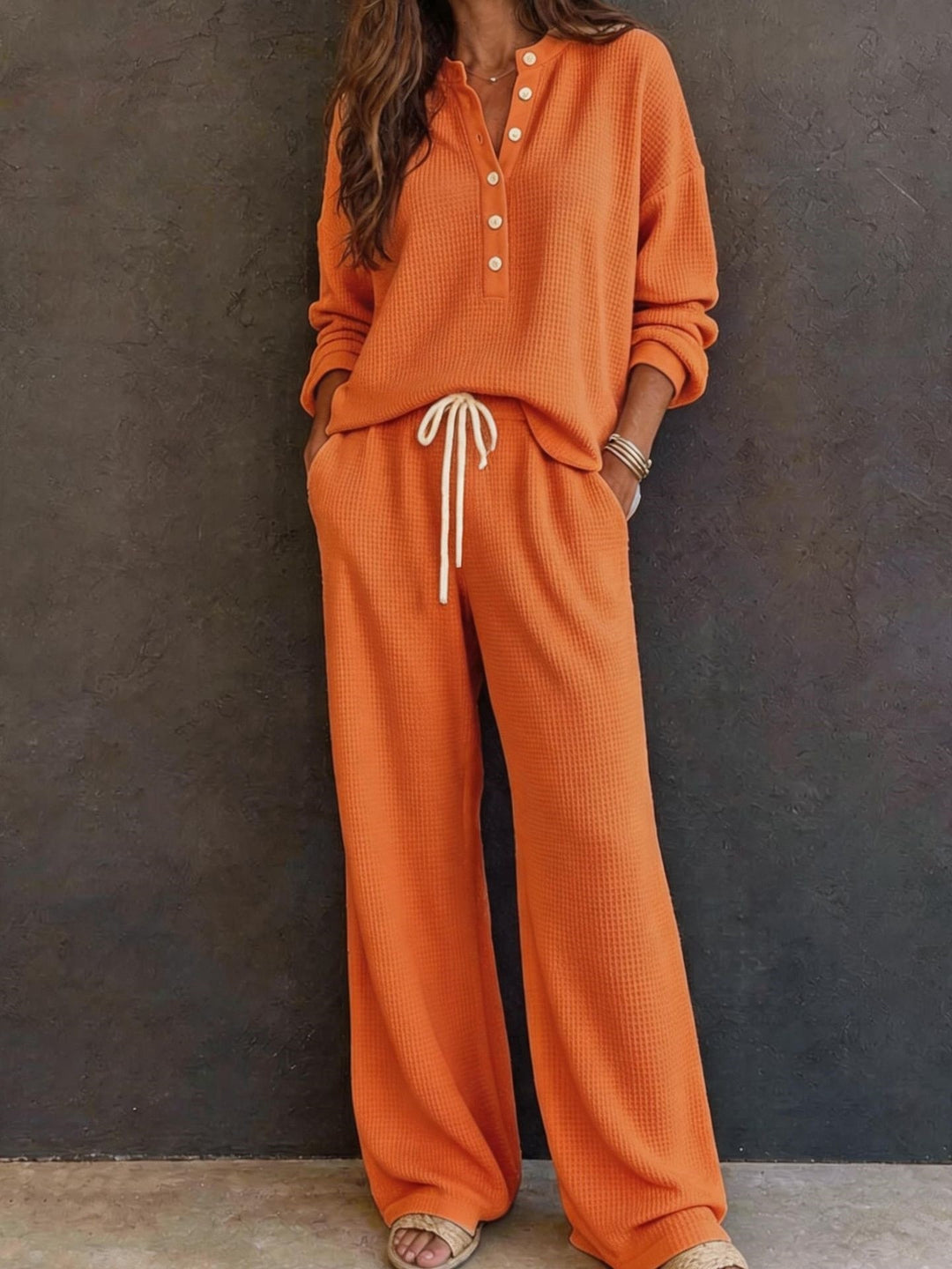 Damen Waffelstrick-Loungewear-Set mit Henley-Oberteil, Kordelbund und weiter Palazzo-Hose Nord Taschen