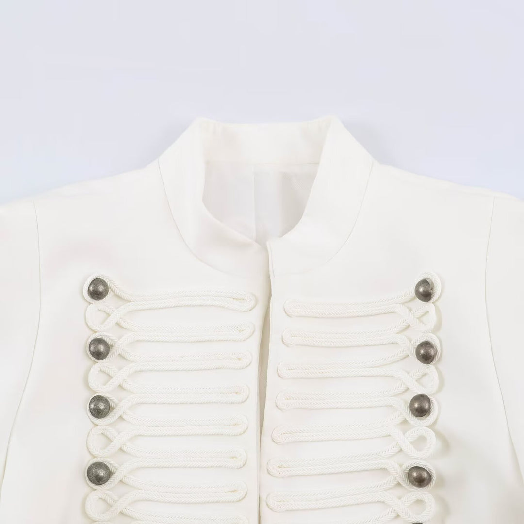 Damen Kurzschnitt Militärblazer mit Stehkragen, Zierkordeln und strukturierter Silhouette Nord Taschen