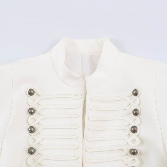Damen Kurzschnitt Militärblazer mit Stehkragen, Zierkordeln und strukturierter Silhouette Nord Taschen