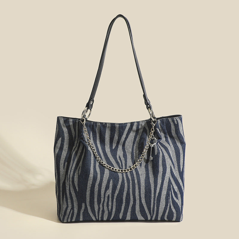 Damen Tragetasche mit schickem Zebramuster und eleganten Kettenakzenten Nord Taschen