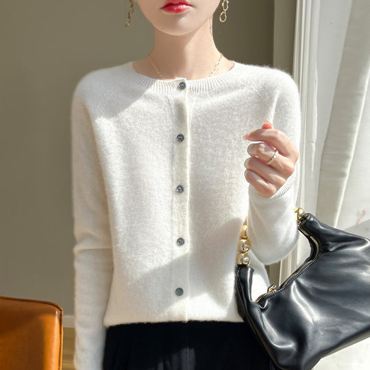 Damen Kurzgeschnittener Feinstrick-Cardigan mit Rundhalsausschnitt und schimmernder Knopfleiste Nord Taschen