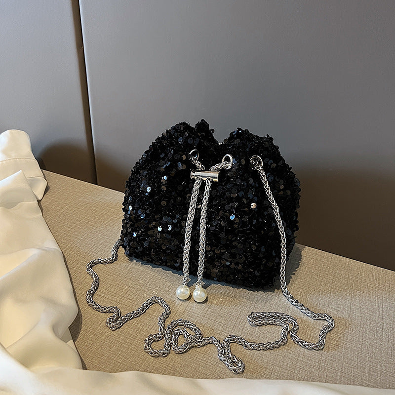 Damen Glamouröse Clutch mit Kettenverzierung Nord Taschen