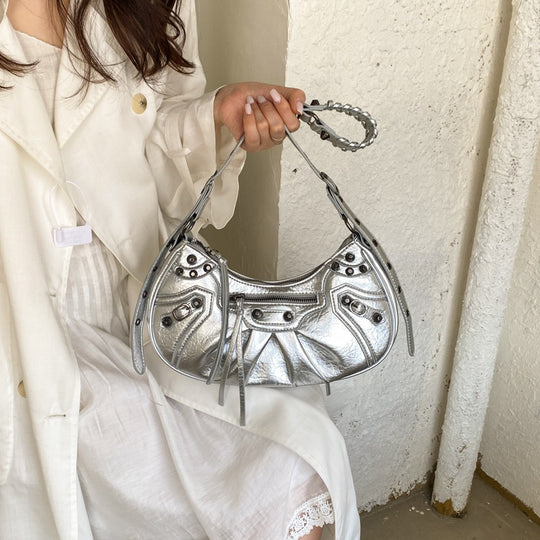 Damen Hobo-Tasche mit luxuriösen, dekorativen Details und einzigartigen Anhängern Nord Taschen