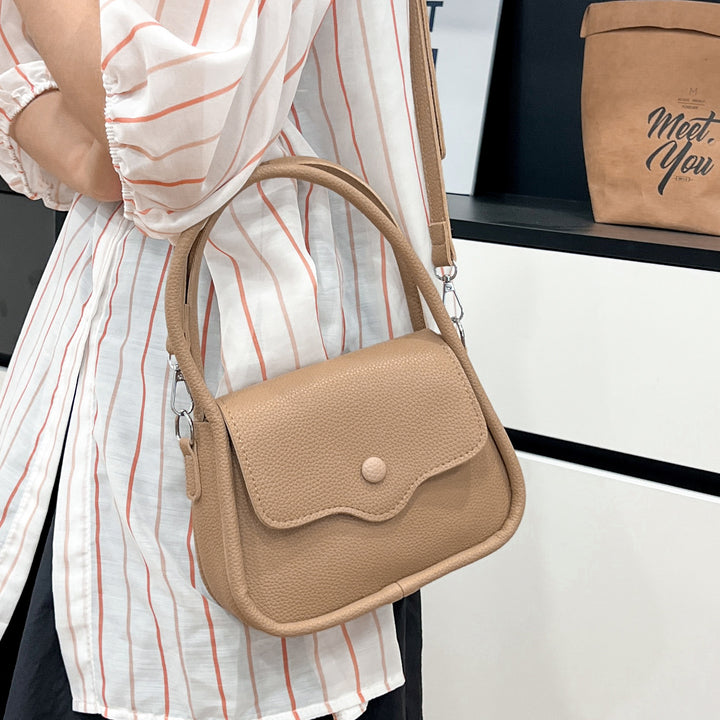Damen Ledertasche mit dekorativer Klappenöffnung Nord Taschen