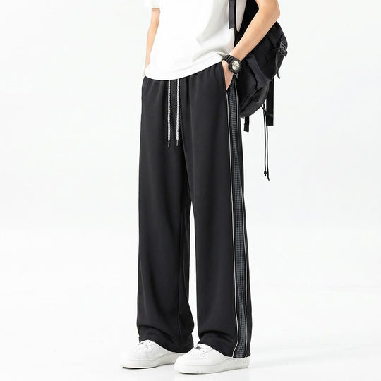 Herren Weite Trackhose im Oversize‑Schnitt mit Tunnelzug und seitlichem Karomuster‑Streifen Nord Taschen