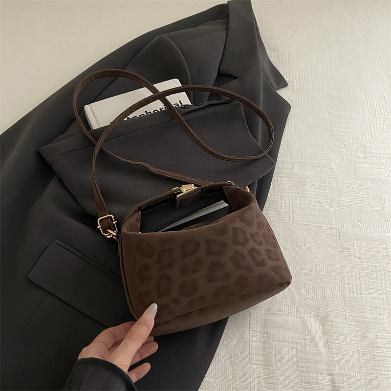 Damentasche mit elegantem Leopardenmuster und wertvollen Details Nord Taschen