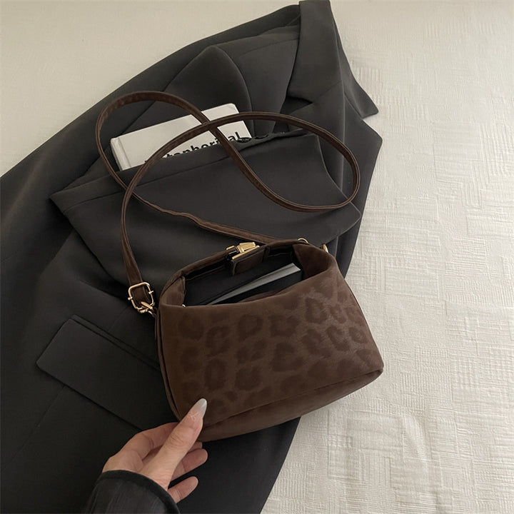Damentasche mit elegantem Leopardenmuster und wertvollen Details Nord Taschen