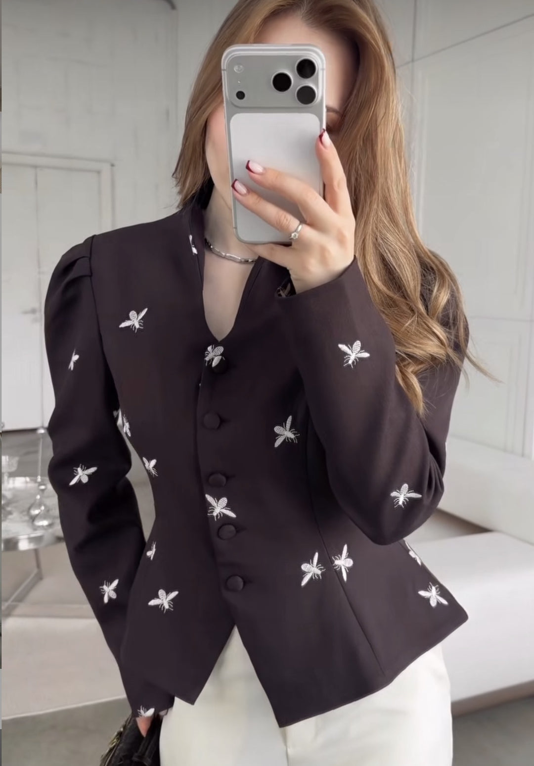 Damen Taillierter Peplum‑Blazer mit geschwungenem Stehkragen und Puffschulter‑Details Nord Taschen
