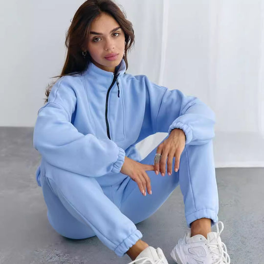 Damen Athleisure-Zweiteiler aus dickem French-Terry mit hohem Stehkragen, halbem Reißverschluss und Tunnelzughose Nord Taschen