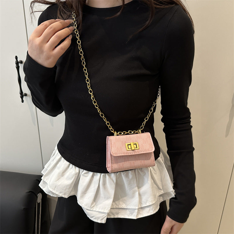 Damen Mini-Portemonnaie mit eleganter Kettenverzierung Nord Taschen