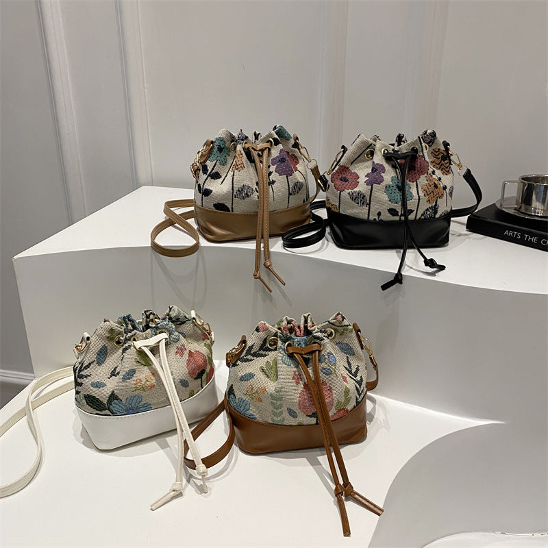 Damen Beuteltasche mit floralem Muster und Lederboden Nord Taschen
