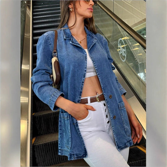 Damen taillierte Denim‑Jacke mit Stehkragen, vier Pattentaschen und leicht ausgestelltem Saum Nord Taschen