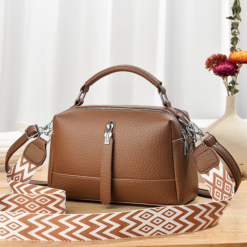 Damen Handtasche mit abnehmbarem, dekorativem Gurt Nord Taschen