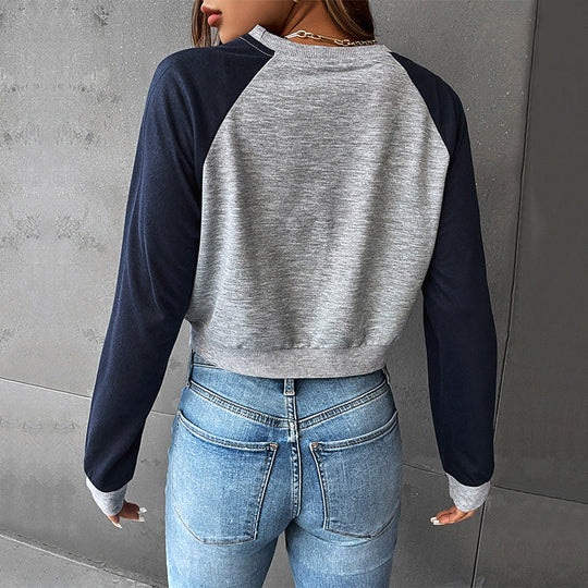 Damen Kurzes Raglan-Sweatshirt mit Schmetterlings-Print und kontrastierenden Ärmeln Nord Taschen