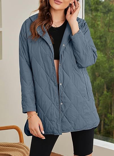 Damen gesteppte Kapuzenjacke mit Druckknopfleiste, seitlichen Schlitzen und mittlerer Länge Nord Taschen