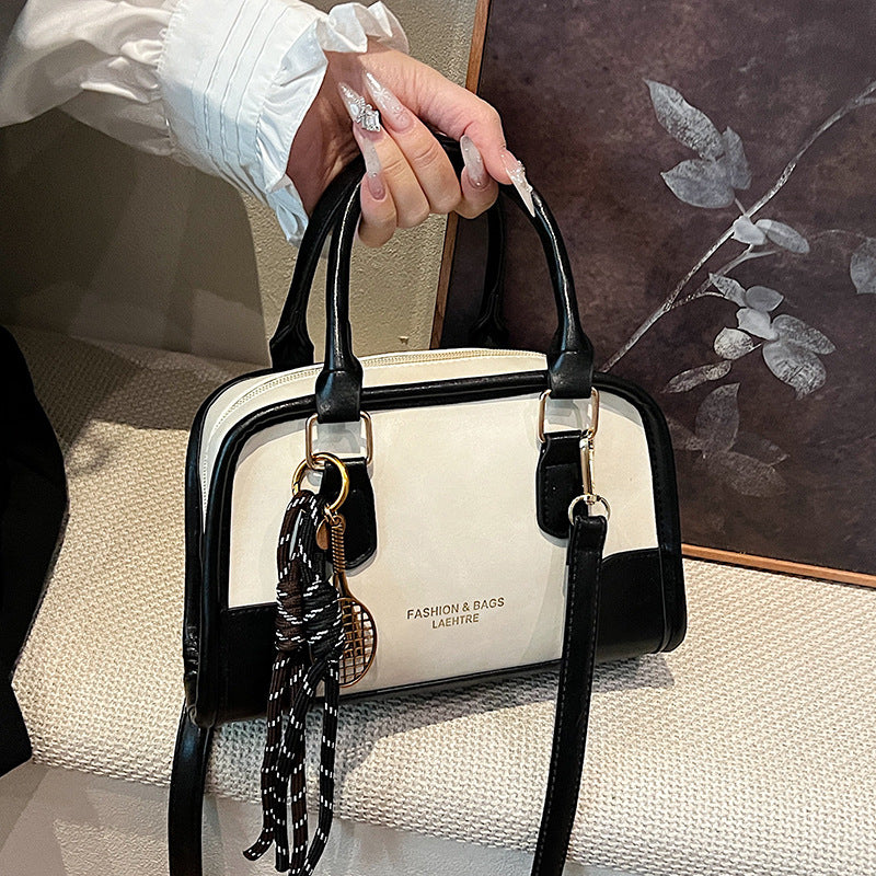 Damen Handtasche mit eleganten Akzenten und praktischem Tragegriff Nord Taschen