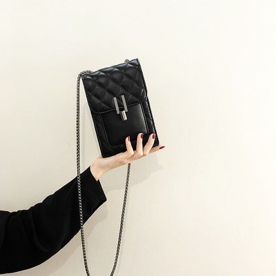 Damen elegante Handtasche mit Kettenriemen und gesteppter Optik Nord Taschen