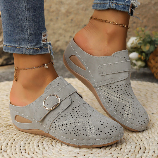 Damen geschlossene Clogs mit dekorativen Lochmustern und eleganter Schnalle Nord Taschen