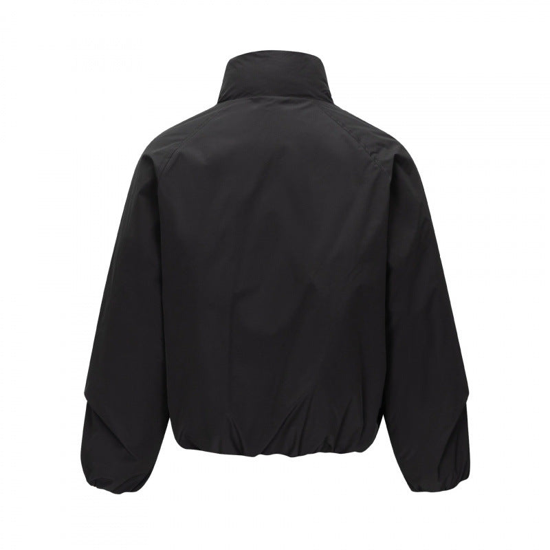 Unisex Kurz geschnittene leichte Windjacke im Boxy-Cut mit hohem Stehkragen und elastischem Saum Nord Taschen
