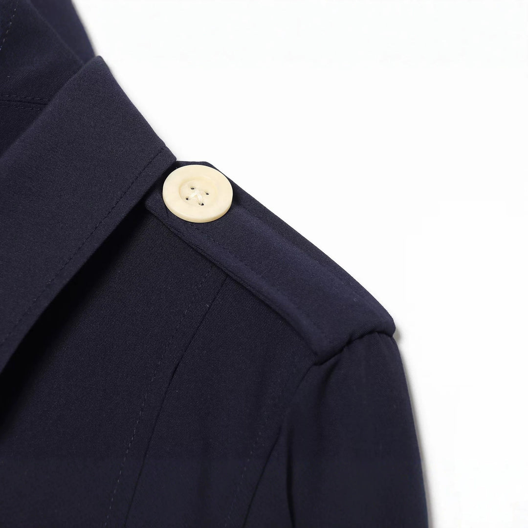Damen Kurz geschnittene Utility-Jacke mit Schulterklappen und großen Kontrastknöpfen Nord Taschen