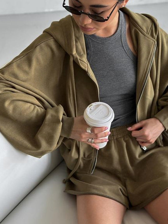 Damen oversized Cropped-Zip-Hoodie mit voluminösen Ballonärmeln und elastischer High‑Waist Loungeboxer-Shorts Nord Taschen