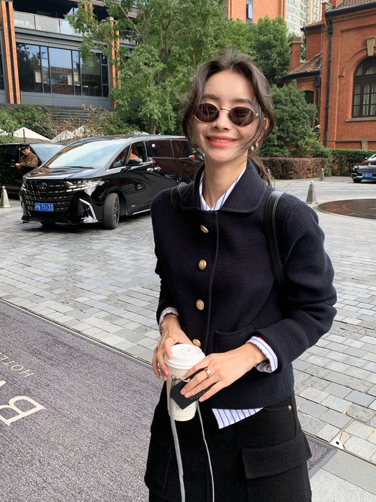 Damen Strukturierte Strickjacke-Blazer mit goldenen Zierknöpfen und aufgesetzten Taschen Nord Taschen