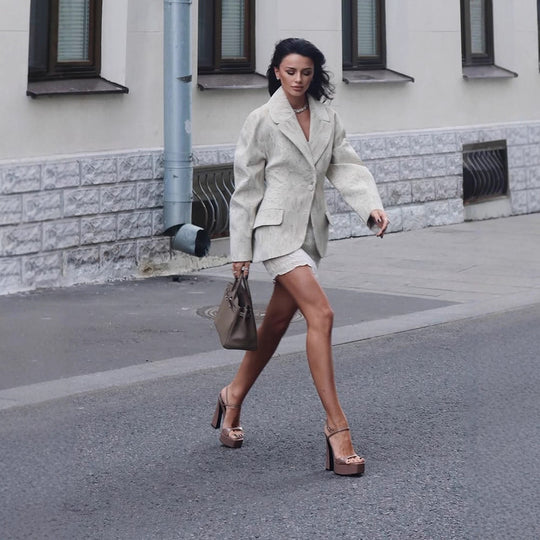 Damen Taillierter Blazer mit Federnstruktur und markanter Schulterpartie Nord Taschen