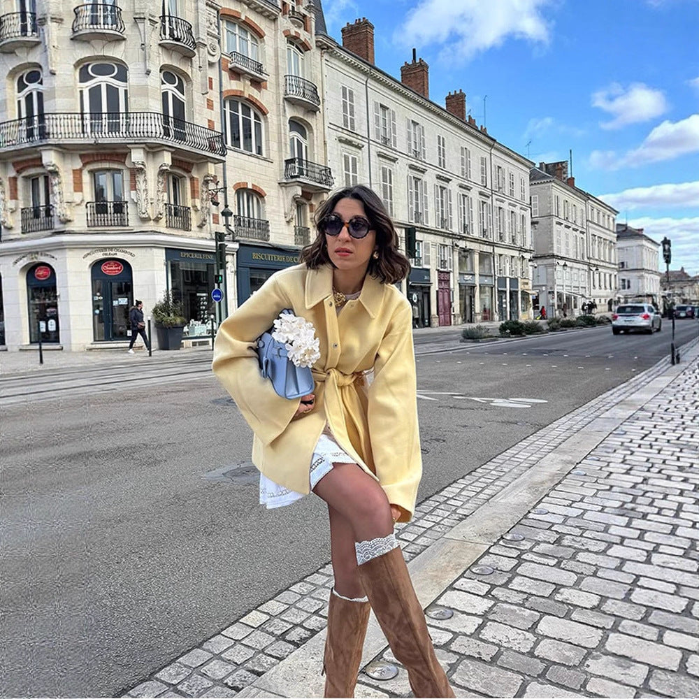 Damen Kurzmantel mit Bindegürtel, kastiger Oversize‑Silhouette und weiten Ärmeln Nord Taschen