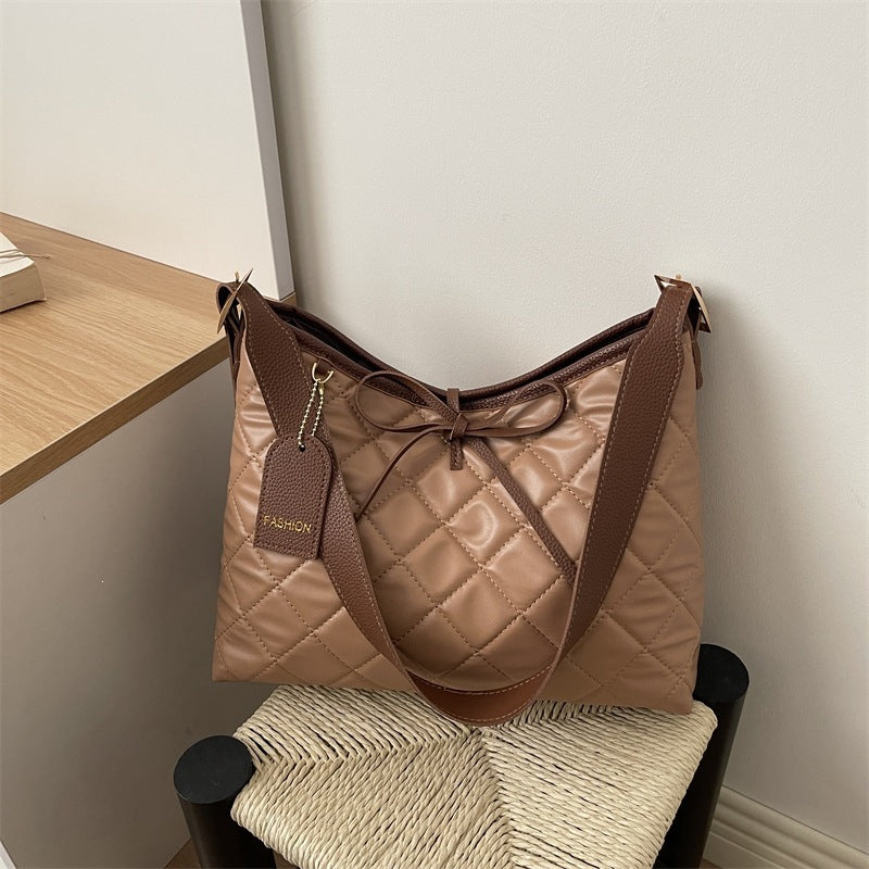 Damen elegante Umhängetasche im modernen Steppdesign Nord Taschen