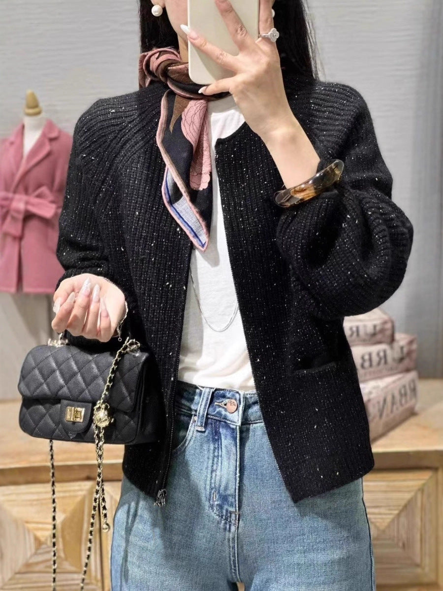 Damen Kurzgeschnittene kastige Strickjacke mit geripptem Feinstrick Ballonärmeln und aufgesetzten Eingrifftaschen Nord Taschen