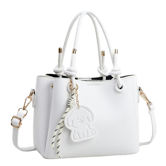Damen Handtasche mit eleganten Details und abnehmbarer Quastenanhänger Nord Taschen