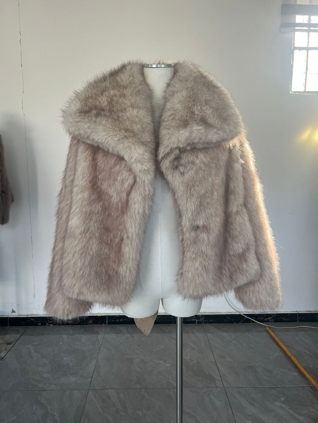 Damen Kurze Kunstpelzjacke im Bolero‑Stil mit extraweichem Schalkragen Nord Taschen
